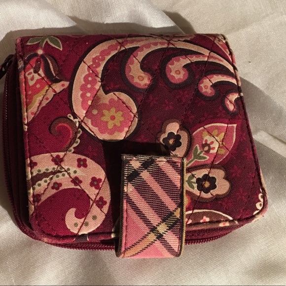 Vera Bradley wallet in Piccadilly Plum - Picture 1 of 4